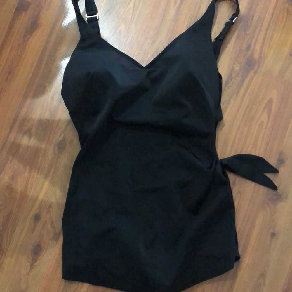 Vintage black one piece skirt front bathing suit made in Taiwan. Size 38D